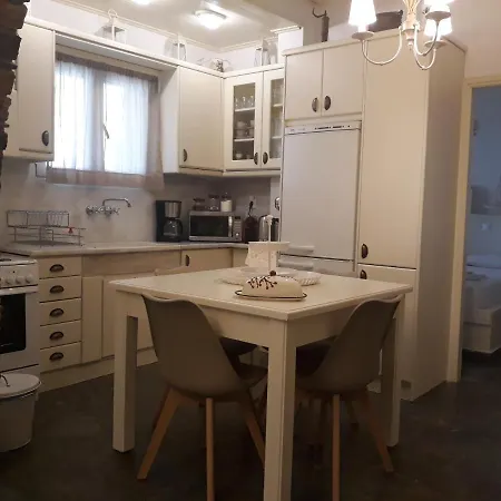 Romanos Summer House בית נופש