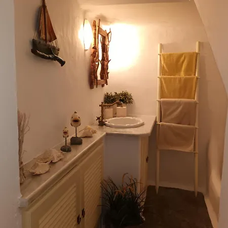 Romanos Summer House בית נופש